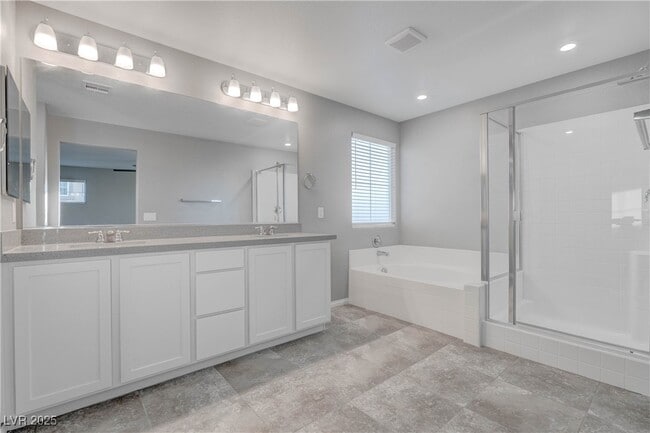 Building Photo - 10673 Sariah Skye Ave