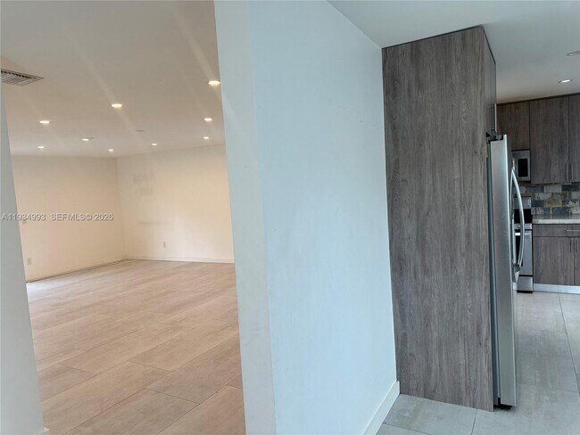 Building Photo - 2832 SW 124th Ct