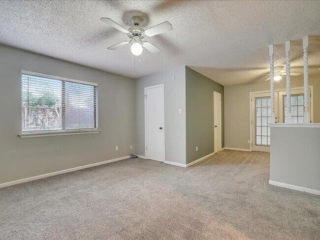 Building Photo - 10906 Meadgreen Ct