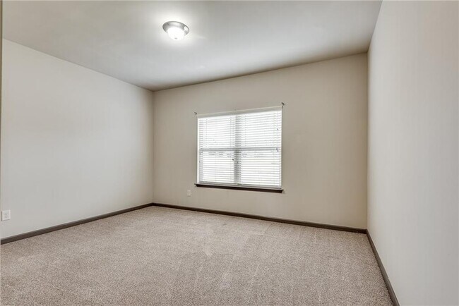 Building Photo - 4135 Whitfield Oak Way NE