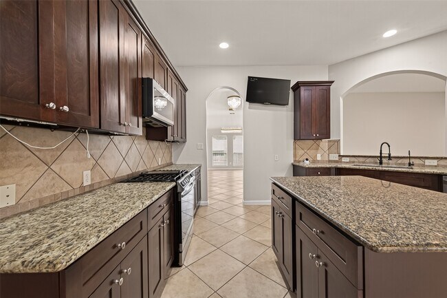Building Photo - 706 Silver Creek Cir