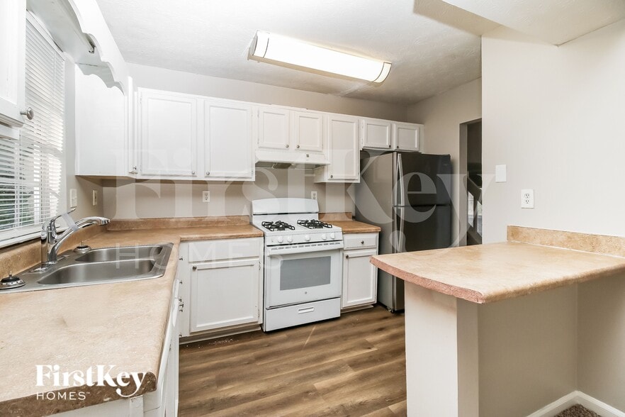 Building Photo - 457 Maid Marion Ln