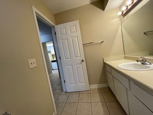 Building Photo - 1820 S 13th Pl