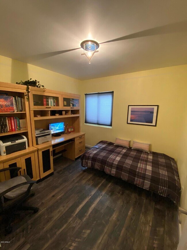 Building Photo - 808 E Cochise Dr