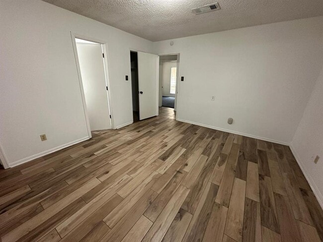 Building Photo - 8230 Amurwood Dr