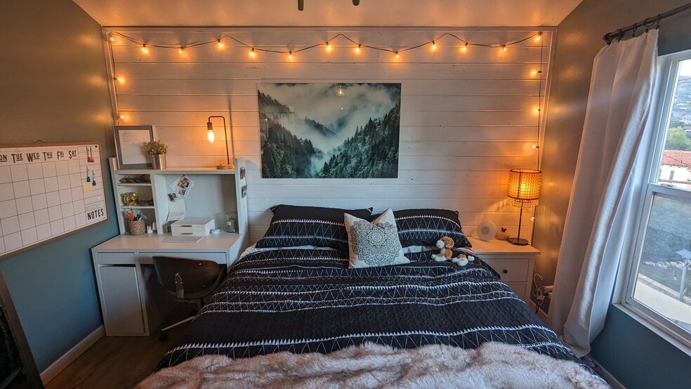 Building Photo - 1554 Plymouth Ln