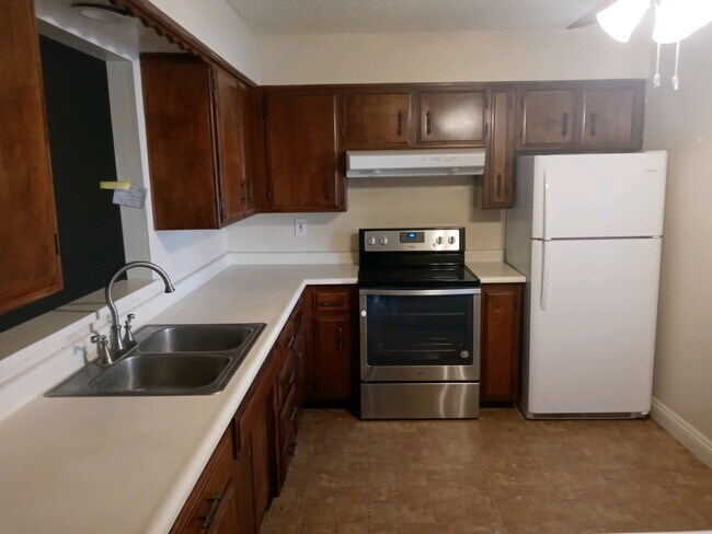 Building Photo - 824 Bridge St