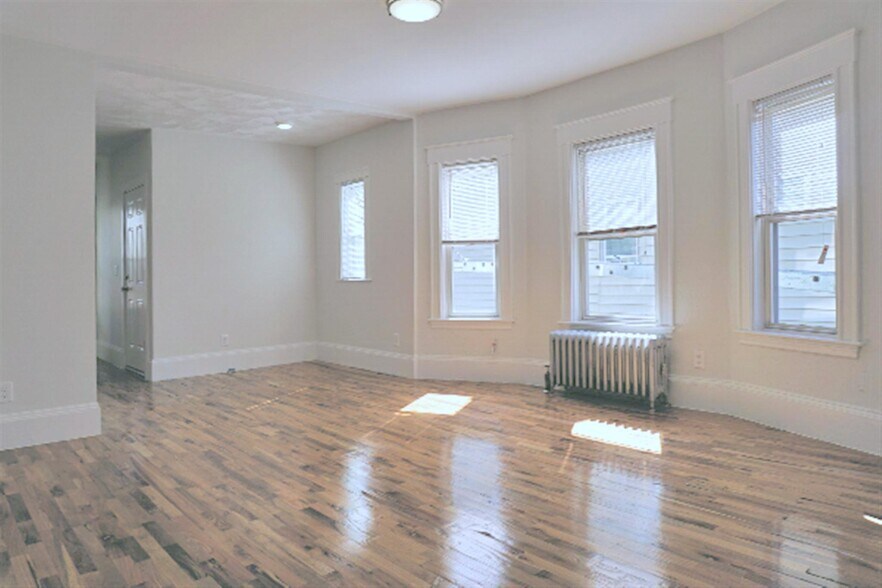 Building Photo - 39 Bradley St