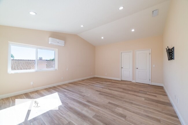 Building Photo - Stunning Remodeled Home in Walnut Valley U...
