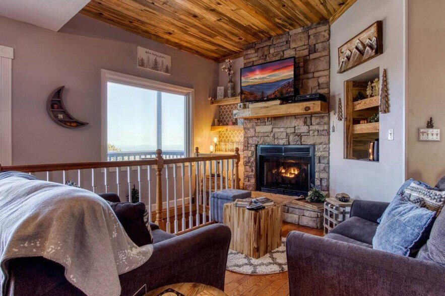Building Photo - 1386 Ski View Dr