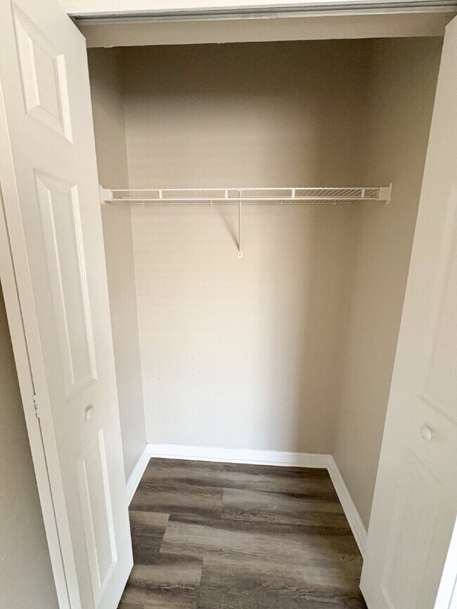 Building Photo - Spacious renovated 3-Bed, 2-Bath in VOB Riverview