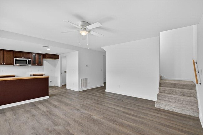 Building Photo - 8207 Kensington Square