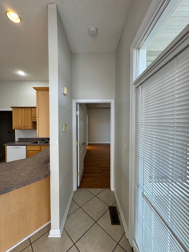 Building Photo - Comfortable 2-Bed, 2-Bath Home