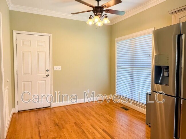 Building Photo - 745 Charleston Pl