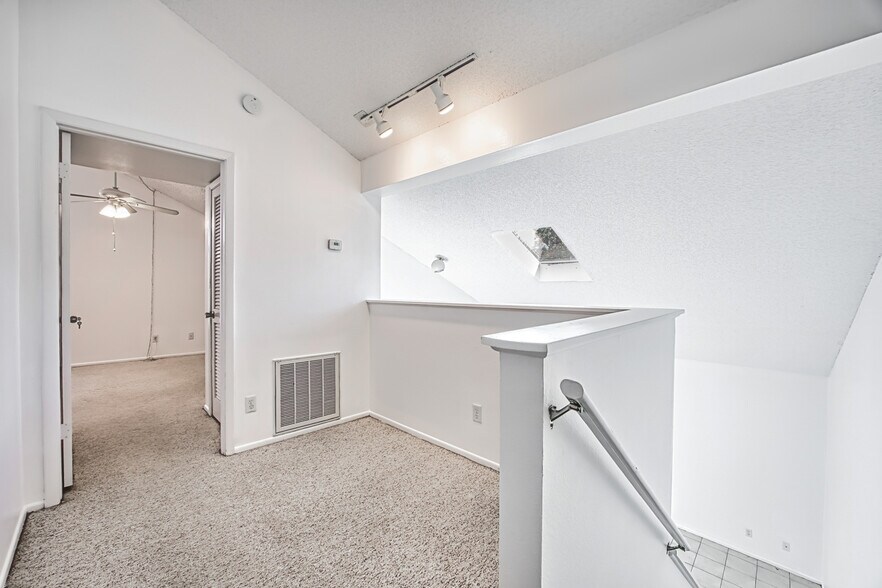 Upstairs Loft - 13303 Broadhurst Loop