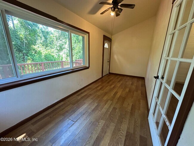Building Photo - Private Retreat!