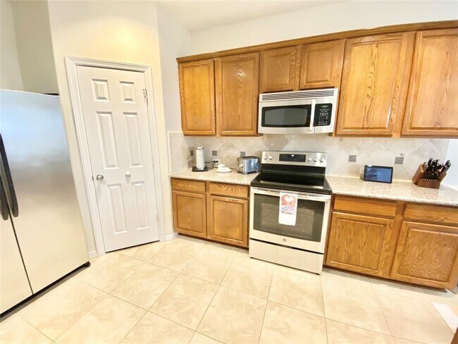 Building Photo - 17518 Stamford Oaks Dr