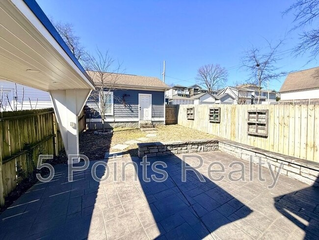 Building Photo - 2209 10th Ave S