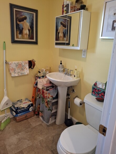 Building Photo - 49 Hersom St