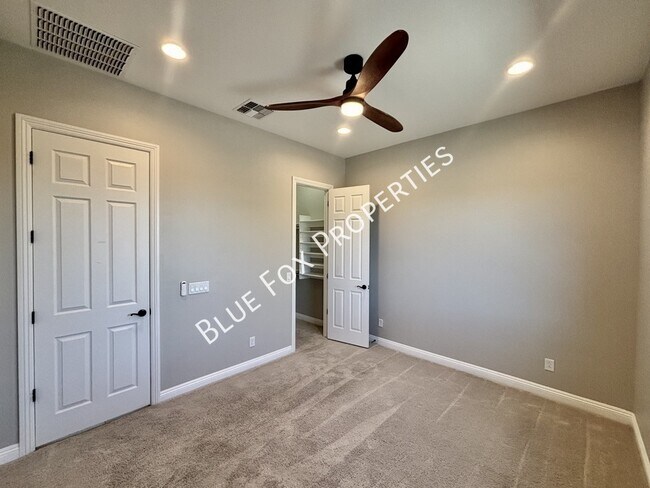 Building Photo - 11583 N Big Star Trail