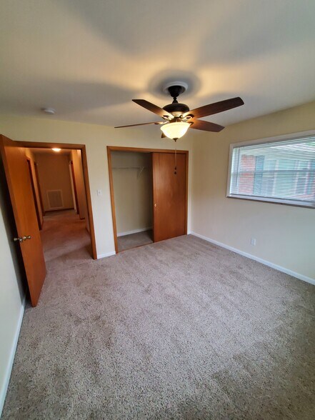 Building Photo - 4913 Mandalay Rd