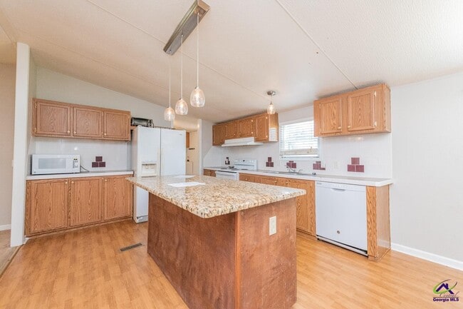 Building Photo - 137 Shamrock Cir