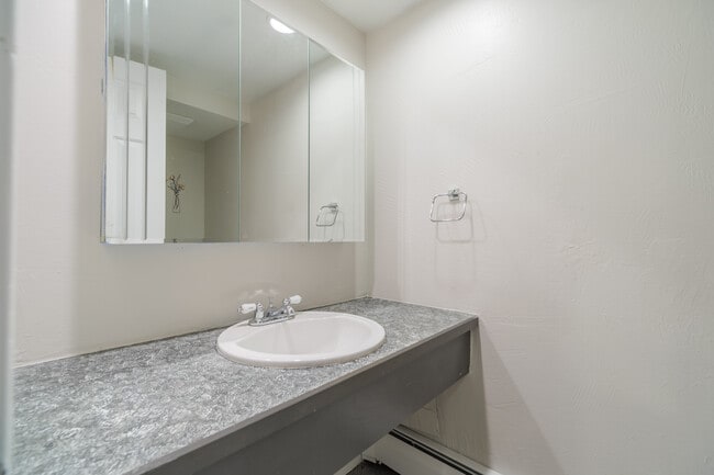 Building Photo - 1390 Everett Ct