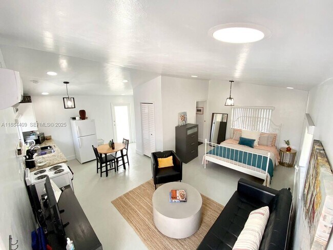 Building Photo - 14036 NW 3rd Ave