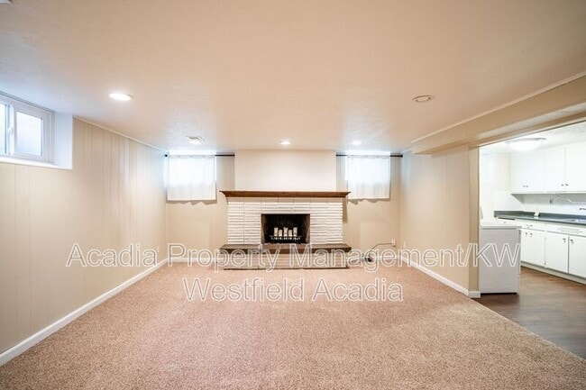 Building Photo - 542 150 E