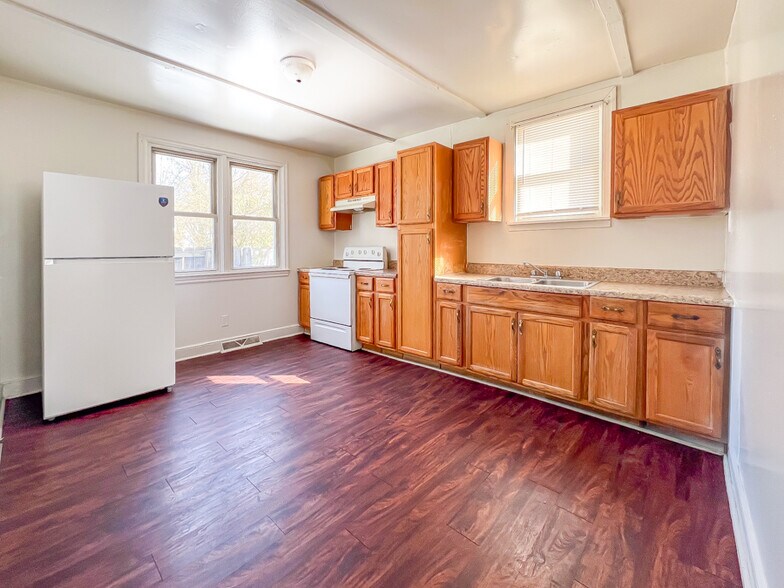 Building Photo - 1113 Evergreen Ave