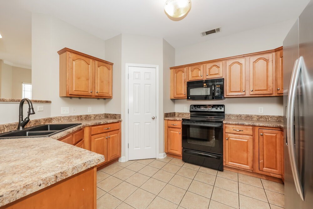 Building Photo - 237 Titans Cir