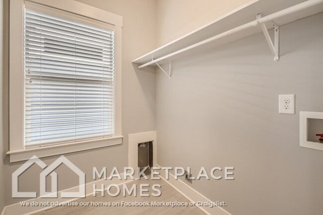 Building Photo - 1802 Porter Ave