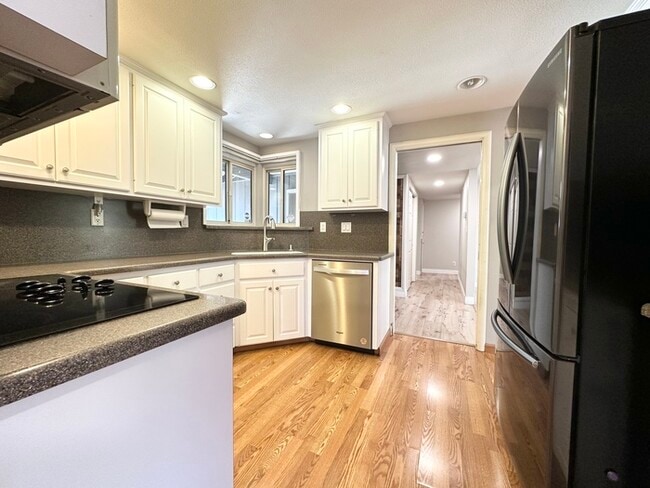 Building Photo - 5011 Jennings Way
