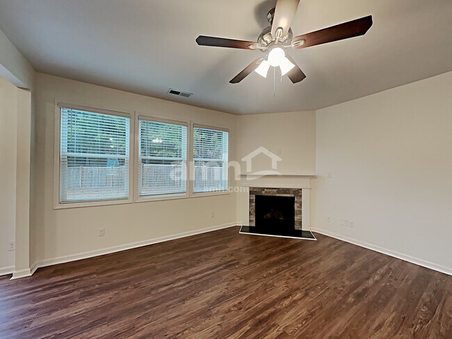 Building Photo - 85 Royalty Ln