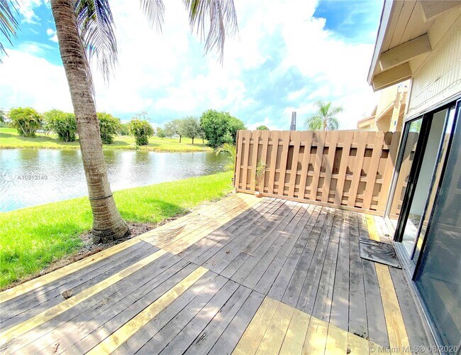 Building Photo - 2121 SW 82nd Ave