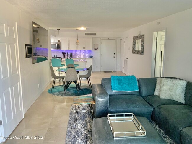 Building Photo - 877 N Hwy A1A