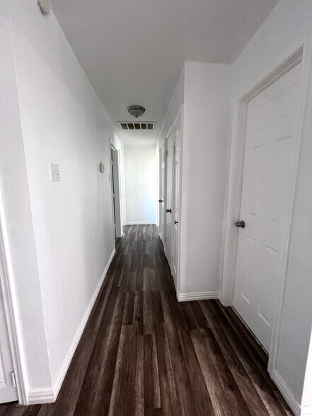 Building Photo - 421 W Grubb Dr