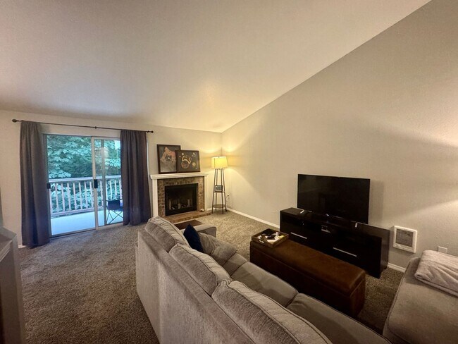 Building Photo - Mill Creek - Country Club Condo