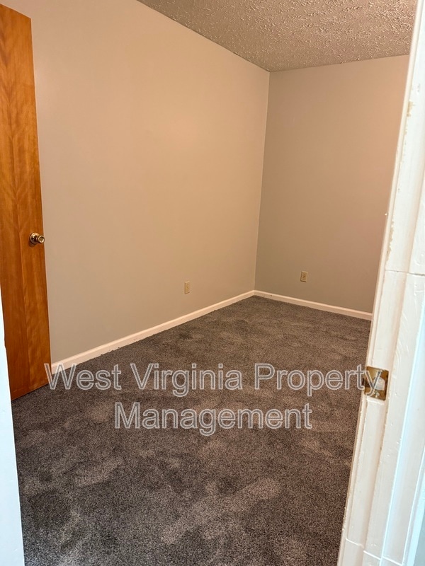 Building Photo - 184 Wyndale Dr