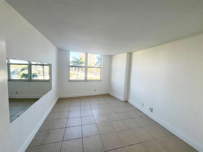 Building Photo - 301 N Ocean Blvd