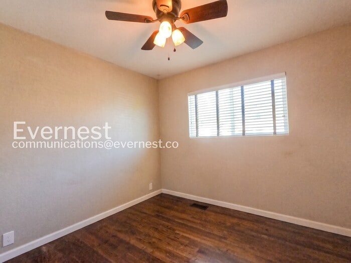 Building Photo - 226 Columbine Ct
