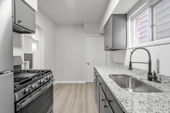 Building Photo - MOVE-IN SPECIAL! First month's rent just $...