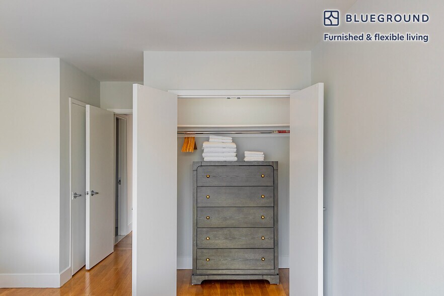 Building Photo - 360 E 65th St