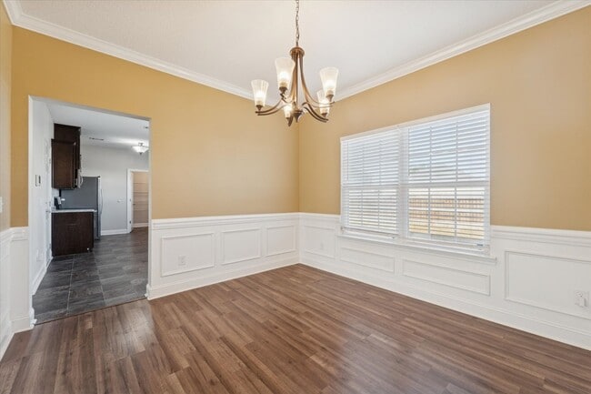 Building Photo - MOVE-IN READY! (Pet Friendly)