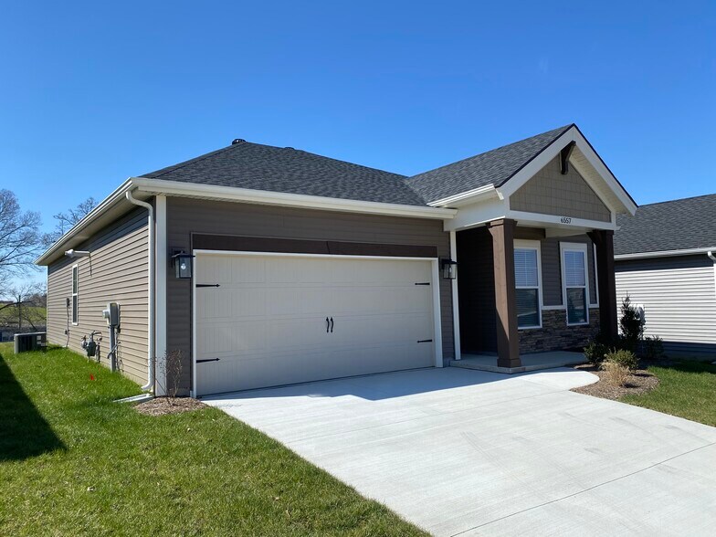 Building Photo - 6557 Valley Brook Trce