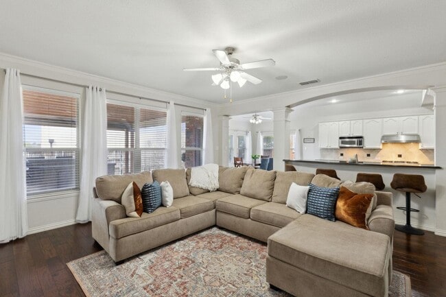 Building Photo - Luxury Living in HERITAGE! This is must se...