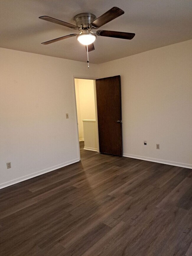 Building Photo - 1514 Kraft Ave