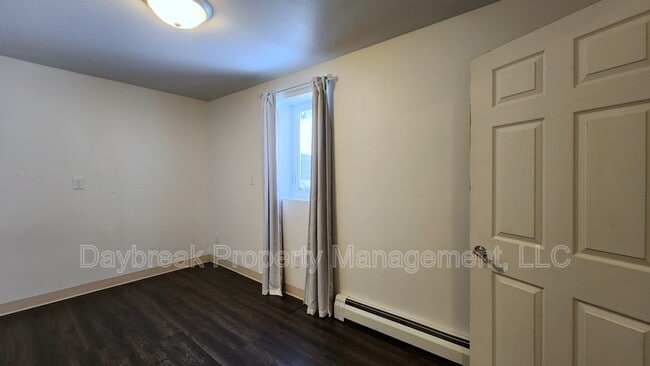 Building Photo - 611 9th Ave N