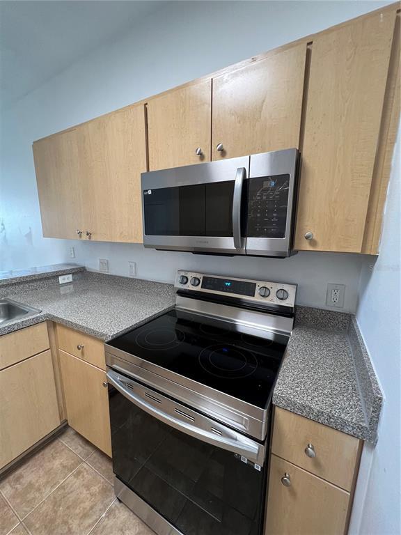 Building Photo - 1205 S Beach Cir