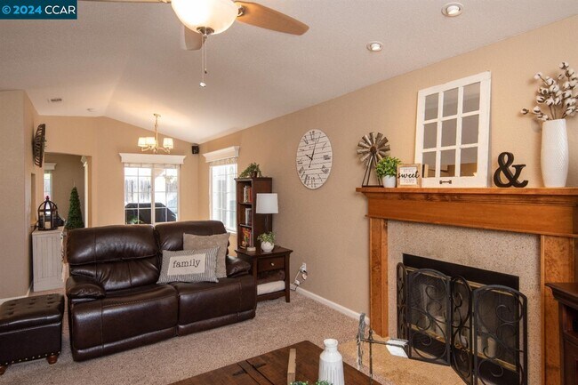 Building Photo - 1731 Brookside Dr